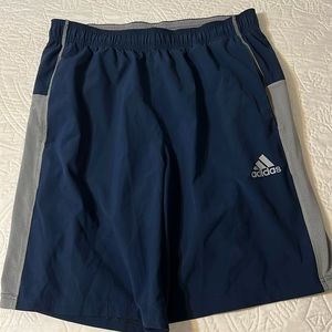 Mens gently used “Adidas” shorts. Size medium.